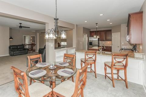 403 W Amberside Dr, Elgin, IL 60124 photo 6