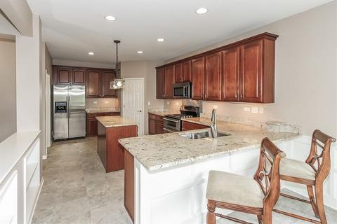 403 W Amberside Dr, Elgin, IL 60124 photo 3