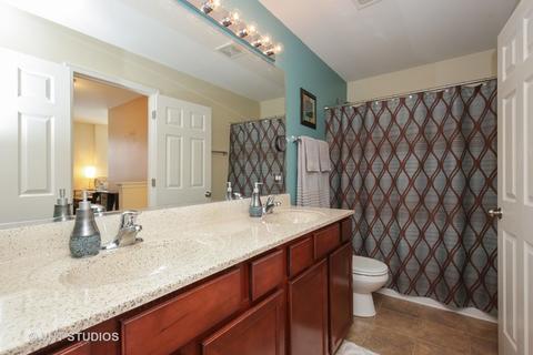 206 Longview Dr, Elgin, IL 60124 photo 8