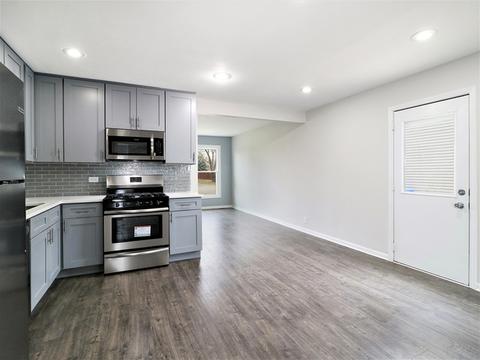 282 Plainview Dr, Bolingbrook, IL 60440 photo 4