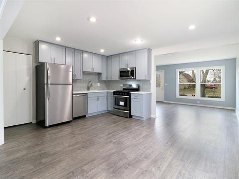 282 Plainview Dr, Bolingbrook, IL 60440 photo 3