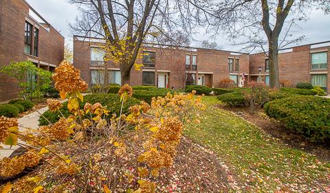 6 Birch Tree Ct, Elmhurst, IL 60126 photo 3
