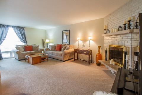 6 Birch Tree Ct, Elmhurst, IL 60126 photo 9