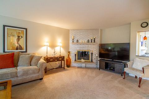 6 Birch Tree Ct, Elmhurst, IL 60126 photo 8