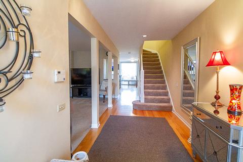 6 Birch Tree Ct, Elmhurst, IL 60126 photo 5