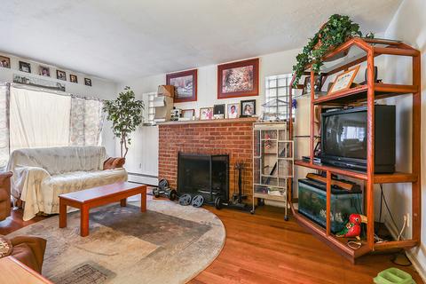 39 Mckinley Ave, Steger, IL 60475 photo 3