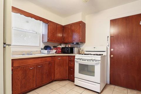 39 Mckinley Ave, Steger, IL 60475 photo 4