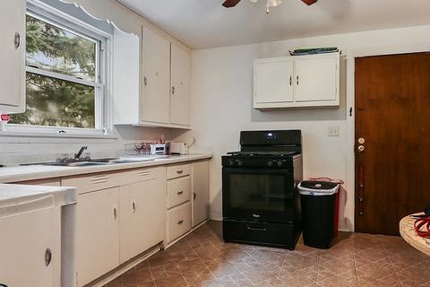 39 Mckinley Ave, Steger, IL 60475 photo 9