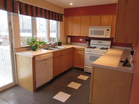 1896 Whitingham Ln, Hoffman Estates, IL 60169 photo 3