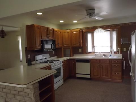 403 E 5th St, Gilman, IL 60938 photo 2