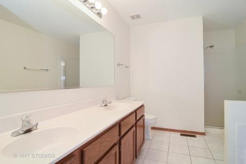 236 Norwich Dr, Bartlett, IL 60103 photo 9