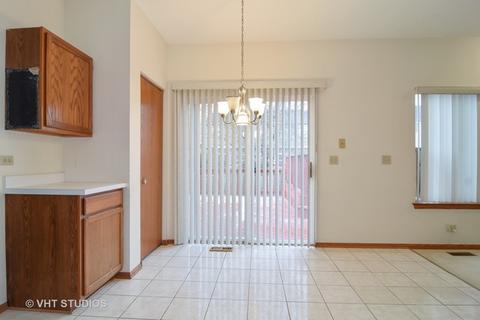236 Norwich Dr, Bartlett, IL 60103 photo 4