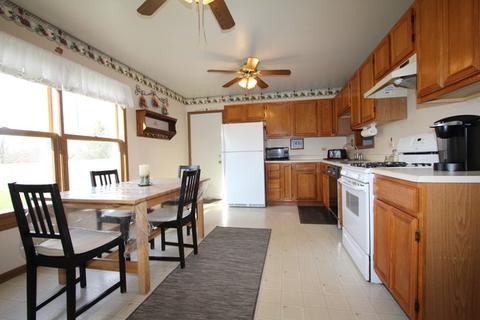 1408 10th St, Harvard, IL 60033 photo 4