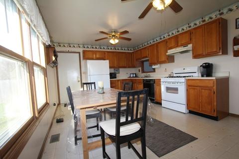 1408 10th St, Harvard, IL 60033 photo 3