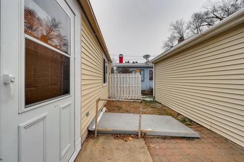 1150 Shuler St, Elgin, IL 60123 photo 3