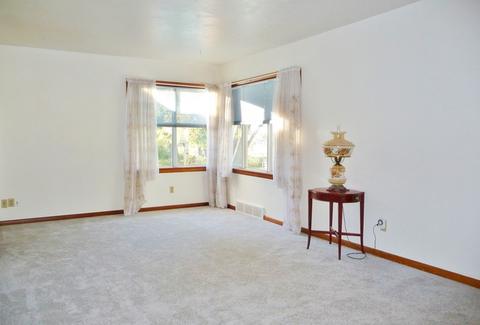 5801 Chrysler Dr, Belvidere, IL 61008 photo 2