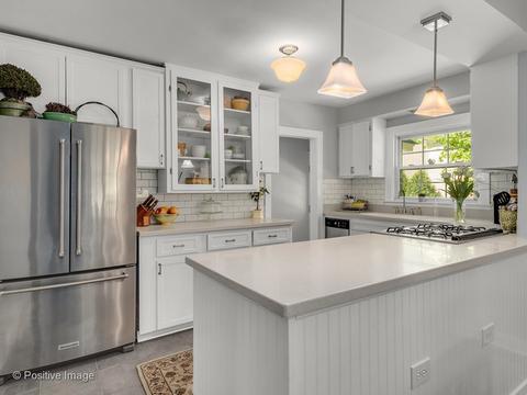 620 Pershing Ave, Wheaton, IL 60189 photo 3