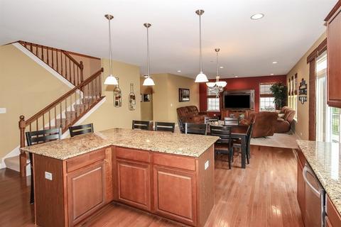 5901 Chatham Dr, Hoffman Estates, IL 60192 photo 11