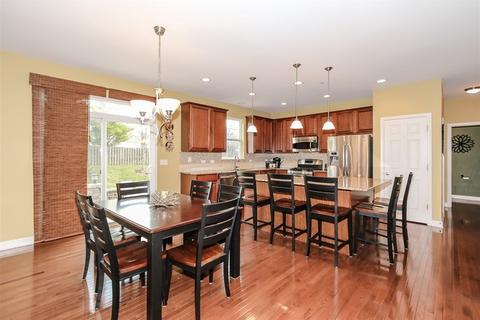 5901 Chatham Dr, Hoffman Estates, IL 60192 photo 10