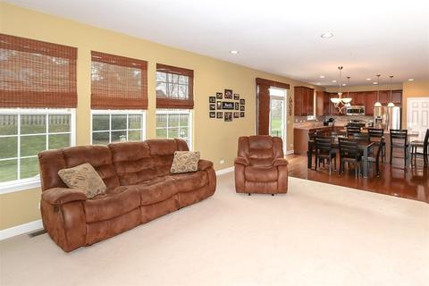 5901 Chatham Dr, Hoffman Estates, IL 60192 photo 14