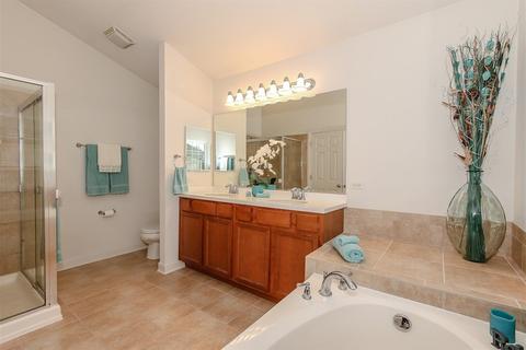 5901 Chatham Dr, Hoffman Estates, IL 60192 photo 22
