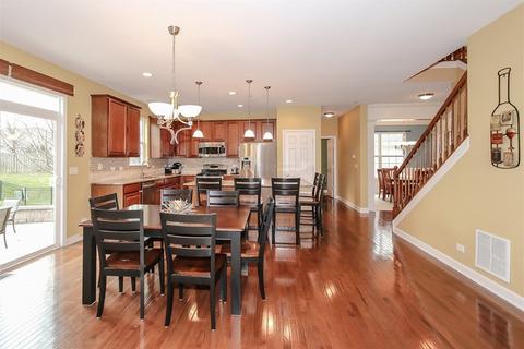 5901 Chatham Dr, Hoffman Estates, IL 60192 photo 8