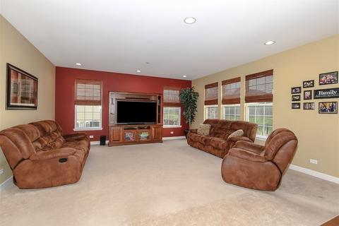 5901 Chatham Dr, Hoffman Estates, IL 60192 photo 13