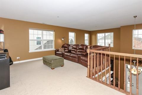 5901 Chatham Dr, Hoffman Estates, IL 60192 photo 17