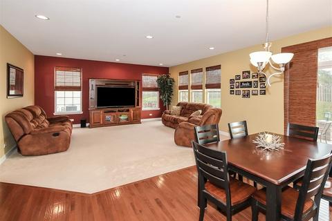 5901 Chatham Dr, Hoffman Estates, IL 60192 photo 12