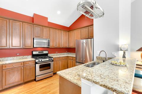 370 Broadmoor Ln, Bartlett, IL 60103 photo 8