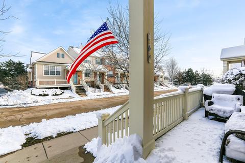 370 Broadmoor Ln, Bartlett, IL 60103 photo 3