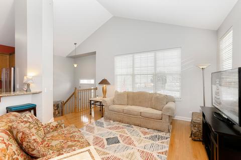 370 Broadmoor Ln, Bartlett, IL 60103 photo 5