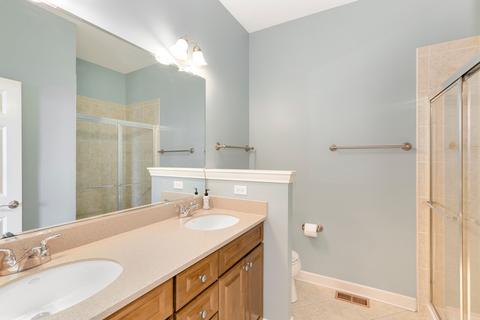 370 Broadmoor Ln, Bartlett, IL 60103 photo 13