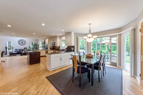 2541 Greenview Rd, Northbrook, IL 60062 photo 9