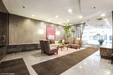 110 E Delaware Pl #1104, Chicago, IL 60611 photo 2