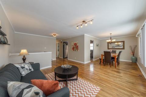 1465 Dennison Rd, Hoffman Estates, IL 60169 photo 4