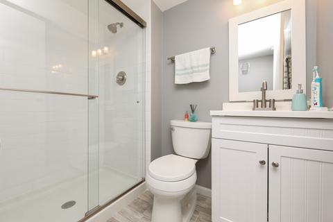 5401 Chateau Dr #1, Rolling Meadows, IL 60008 photo 9
