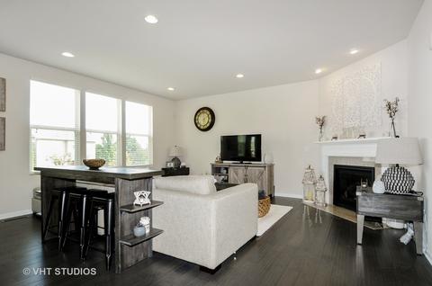 2276 Lundquist Dr, Aurora, IL 60503 photo 4