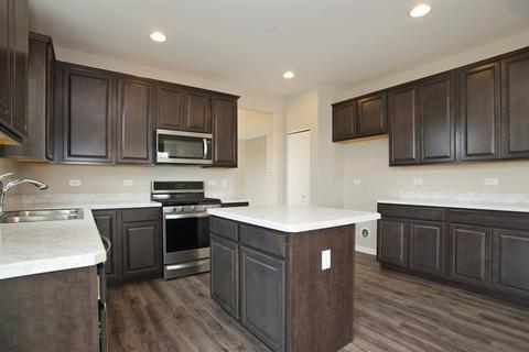 5763 Chatham Dr, Hoffman Estates, IL 60192 photo 4