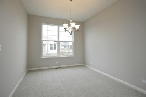 5763 Chatham Dr, Hoffman Estates, IL 60192 photo 6