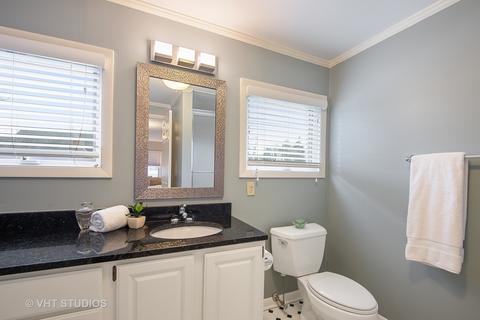 936 Echo Ln, Glenview, IL 60025 photo 13
