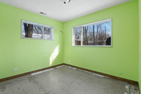 355 Illinois Blvd, Hoffman Estates, IL 60169 photo 13