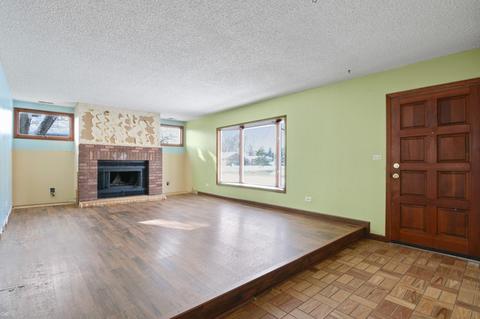 355 Illinois Blvd, Hoffman Estates, IL 60169 photo 2