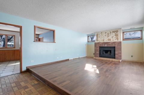 355 Illinois Blvd, Hoffman Estates, IL 60169 photo 3