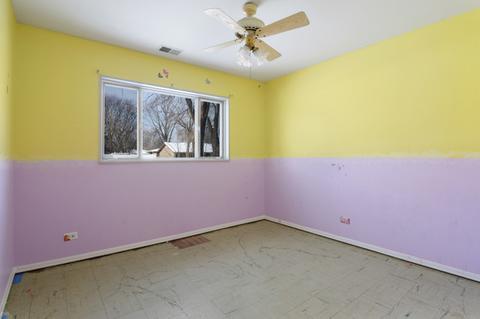 355 Illinois Blvd, Hoffman Estates, IL 60169 photo 15