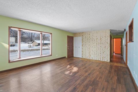 355 Illinois Blvd, Hoffman Estates, IL 60169 photo 5