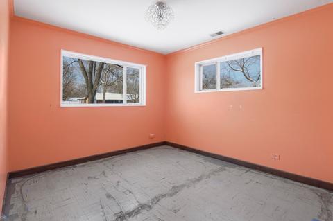 355 Illinois Blvd, Hoffman Estates, IL 60169 photo 11