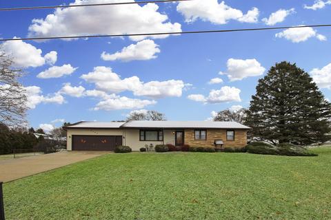 2147 Cross St, Freeport, IL 61032 photo 2