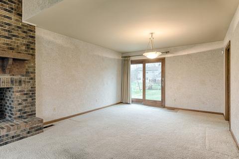 700 Donna Ave, Aurora, IL 60505 photo 6