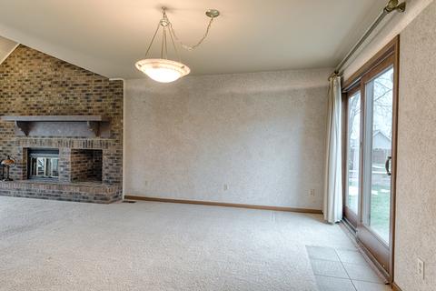 700 Donna Ave, Aurora, IL 60505 photo 3
